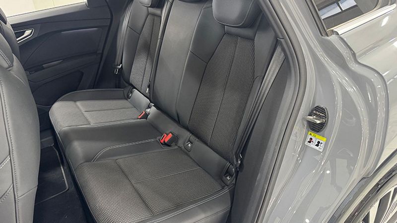 Audi e-tron • 2022 • 24,221 km 11