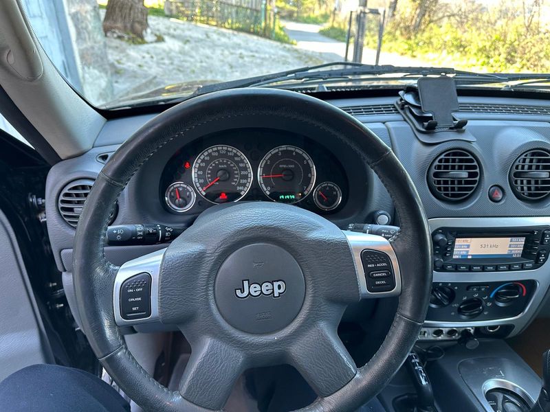 Jeep Cherokee • 2005 • 191,979 km 10