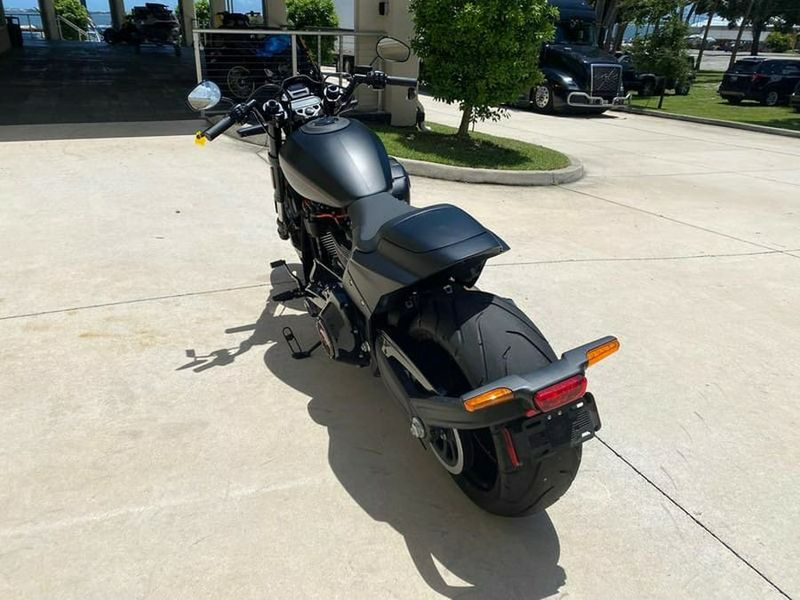 Harley Davidson custom • 2019 • 30 km 9