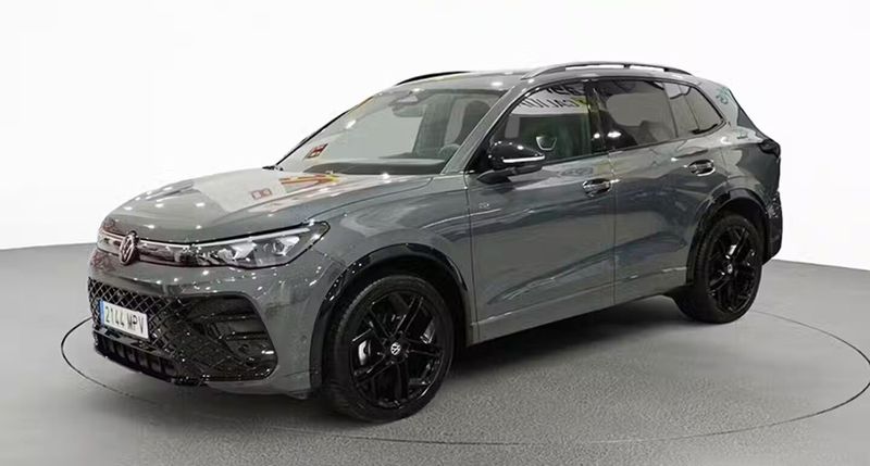 Volkswagen Tiguan • 2024 • 12,098 km 2