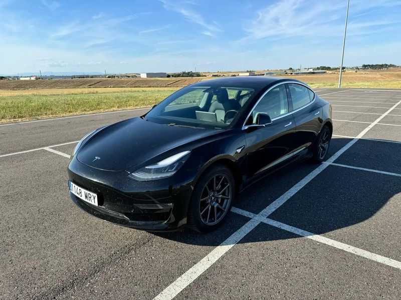 Tesla Model 3 • 2019 • 158,300 km 1