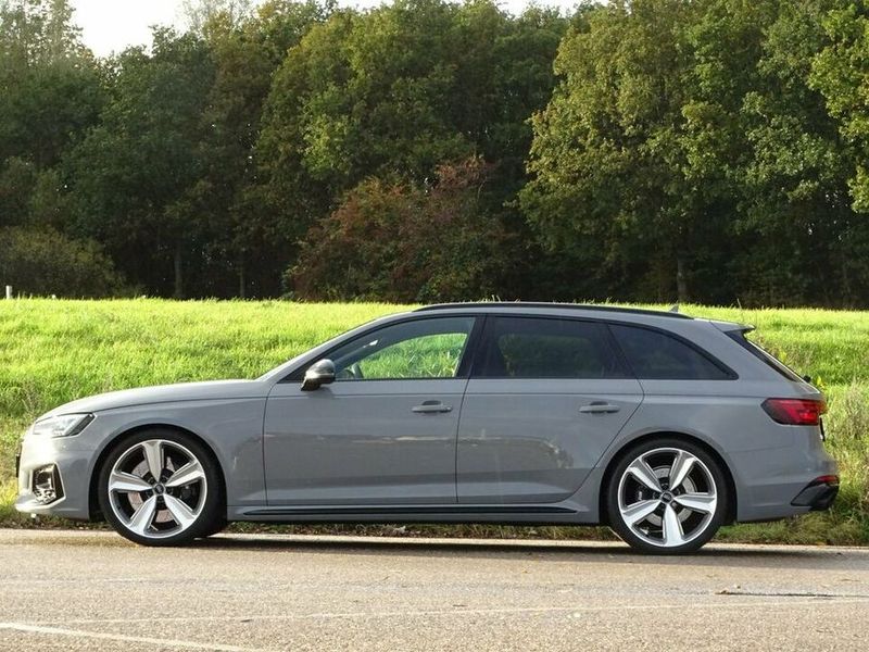 Audi RS 4 • 2018 • 41,000 km 2