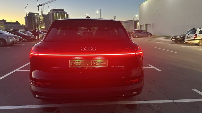 Audi e-tron • 2021 • 28,000 km 30