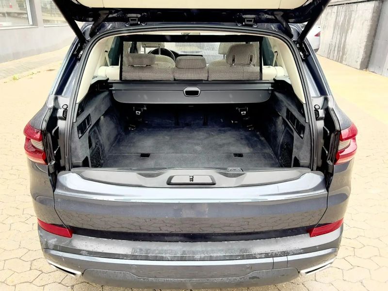 BMW X5 • 2019 • 95,000 km 10