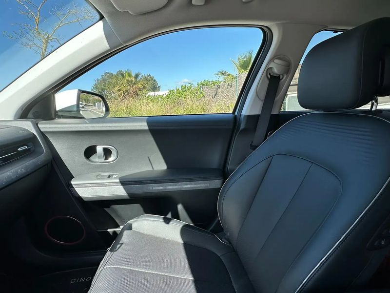 Hyundai Ioniq Electric • 2022 • 42,200 km 5
