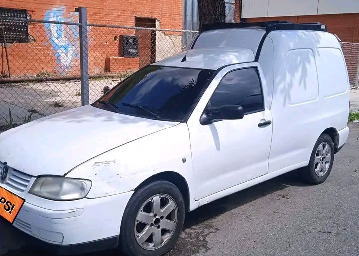 Volkswagen Caddy • 2006 • 169,800 km 1