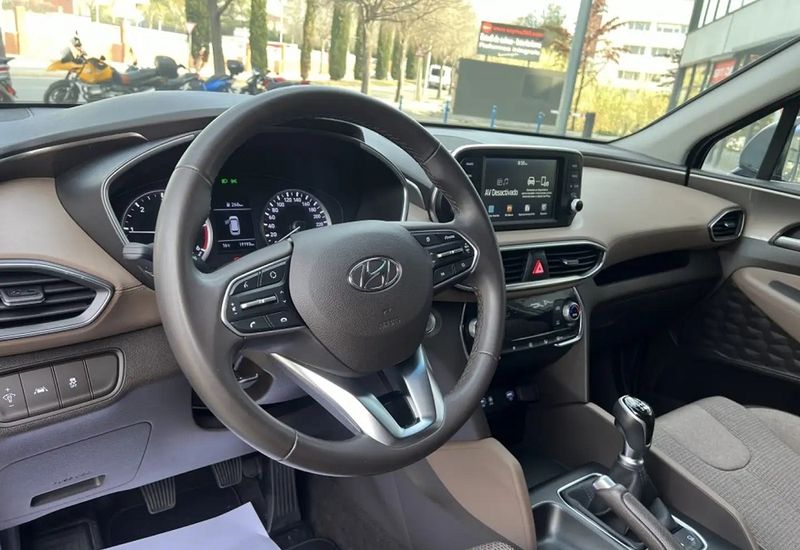 Hyundai Santa Fe • 2019 • 19,200 km 5