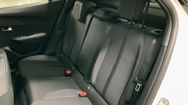 Peugeot 2008 • 2022 • 23,800 km 12