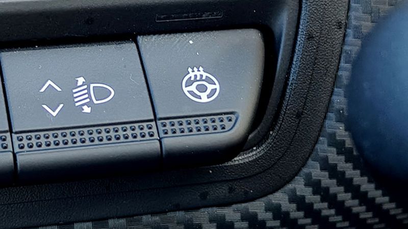 Renault Captur • 2023 • 17,890 km 11