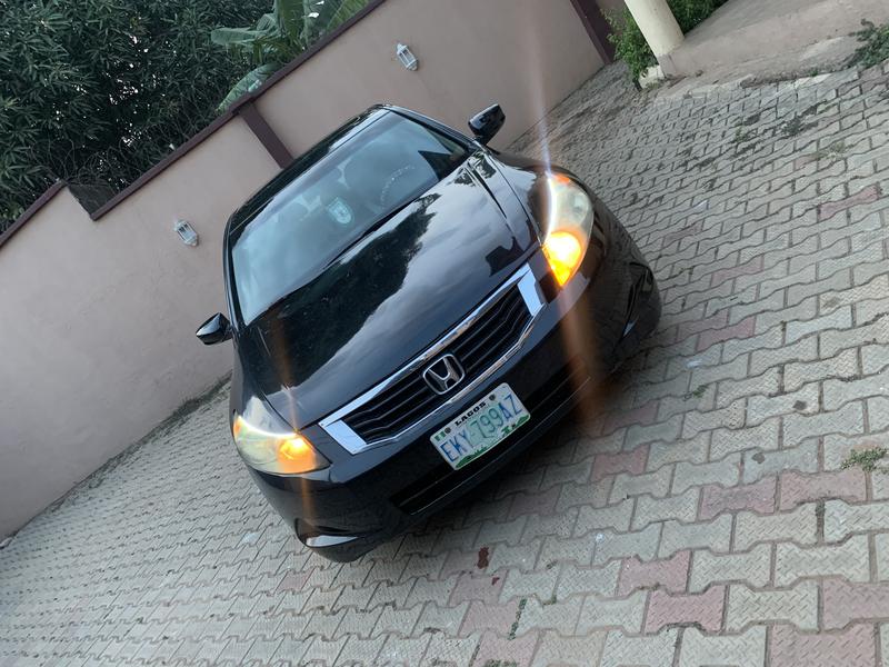 Honda Accord • 2010 • 99,102 km 7