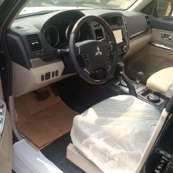 Mitsubishi Pajero • 2017 • 2 km 3