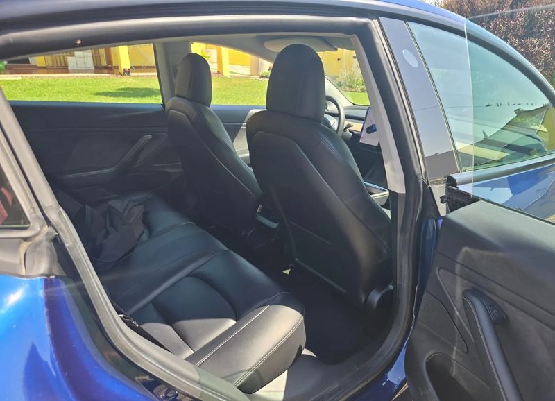 Tesla Model 3 • 2021 • 124,000 km 9