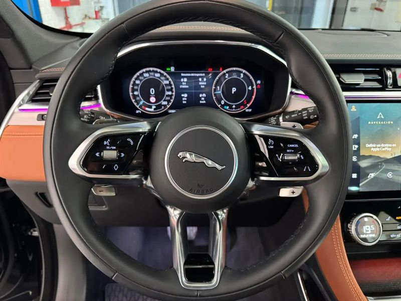 Jaguar F-Pace • 2024 • 30,000 km 10