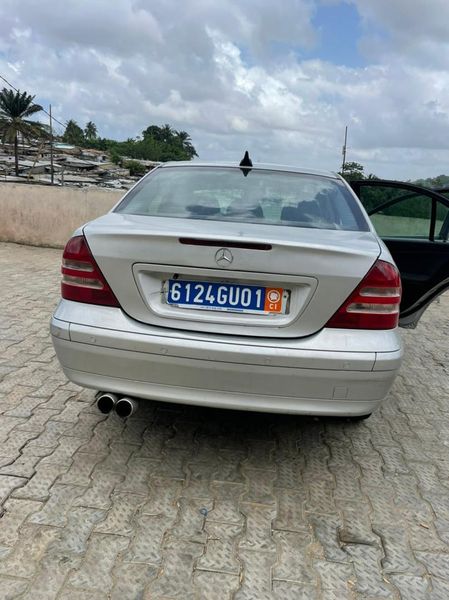 Mercedes-Benz C-Class • 2004 • 130,000 km 6