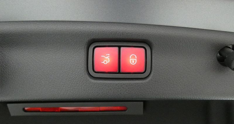 Mercedes-Benz C-Class • 2023 • 39,000 km 13