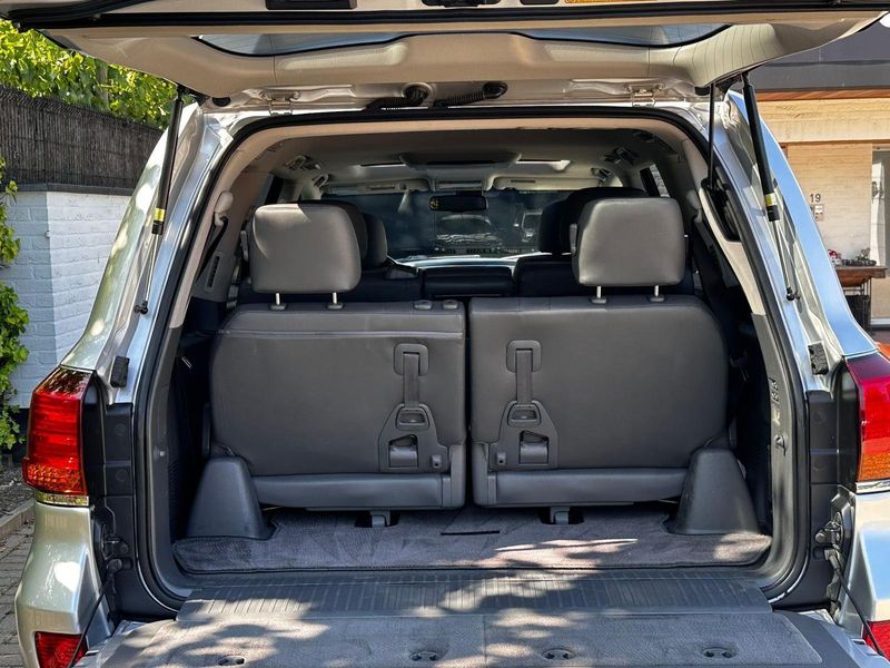 Lexus LX • 2010 • 243,000 km 4