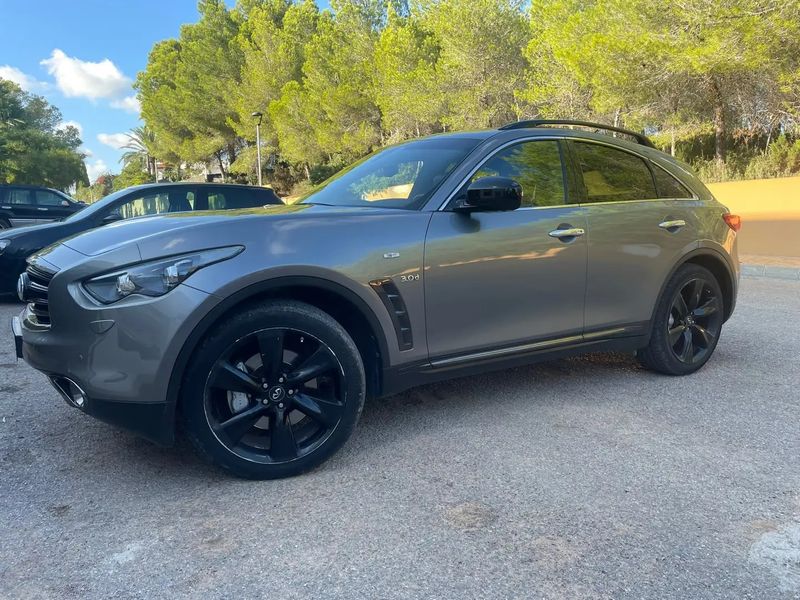 Infiniti QX70 • 2015 • 192,000 km 9