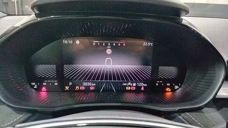 Škoda Fabia • 2024 • 3,836 km 8