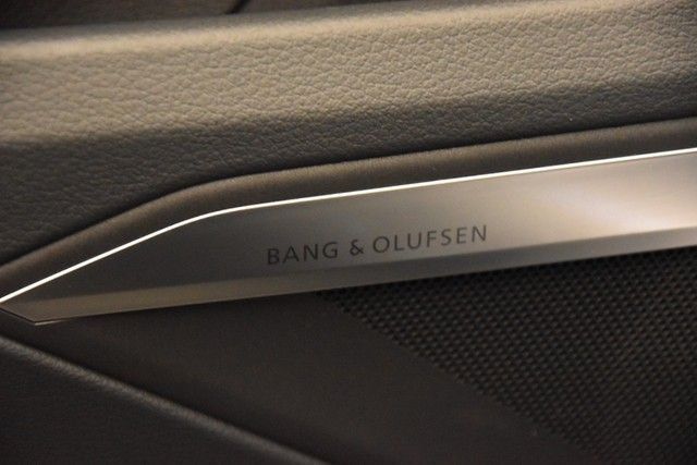 Audi e-tron • 2021 • 19,900 km 11