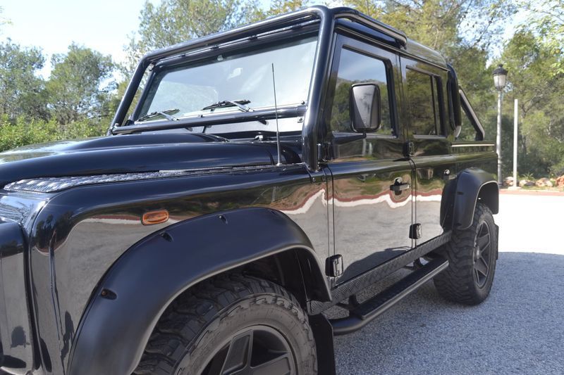 Land Rover Defender • 2010 • 147,000 km 10