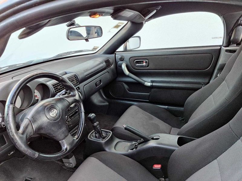 Toyota MR2 • 2000 • 188,000 km 3