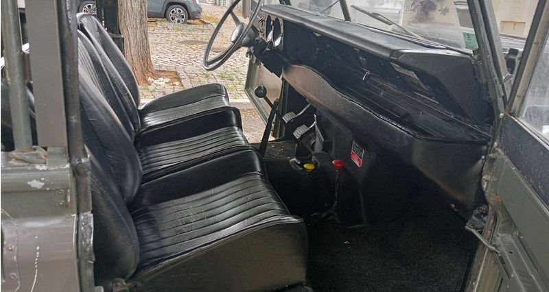 Land Rover LR4 • 1980 • 50,000 km 3