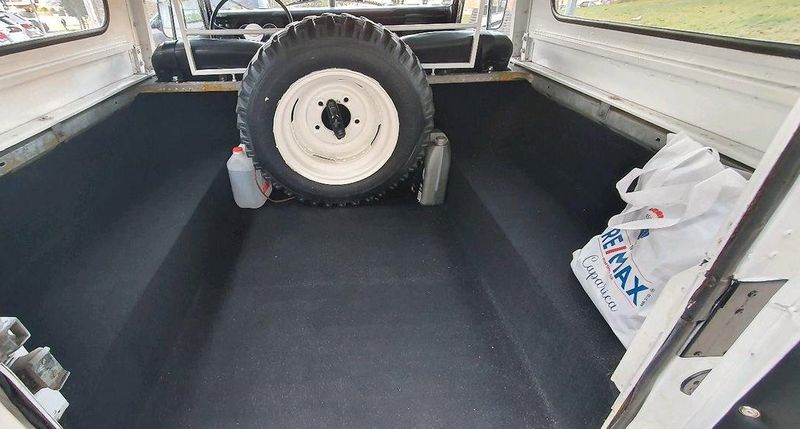 Land Rover LR3 • 1981 • 30,000 km 6