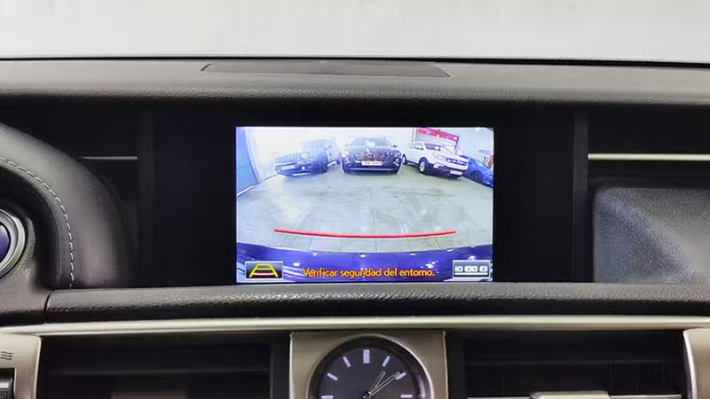 Lexus IS • 2014 • 136,088 km 9