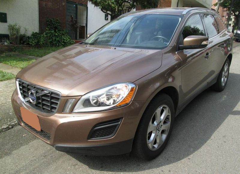 Volvo XC • 2012 • 120,000 km 1