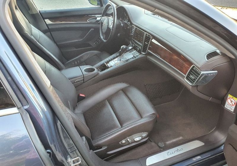 Porsche Panamera • 2010 • 160,000 km 4