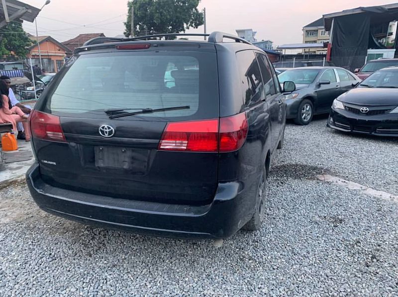 Toyota Sienna • 2005 • 106,354 km 5