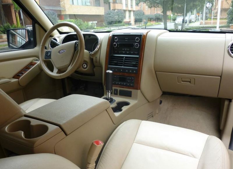 Ford Explorer • 2009 • 146,000 km 4