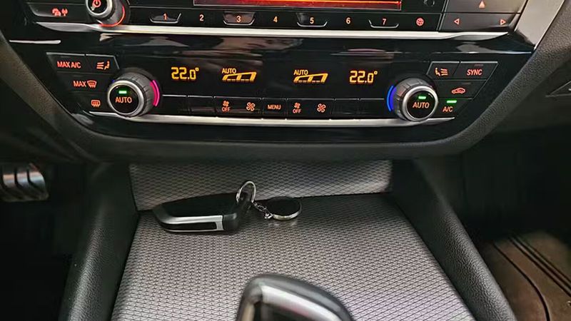 BMW 5 Series • 2017 • 110,173 km 18