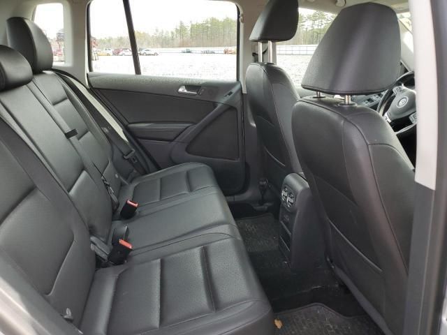 Volkswagen Tiguan Limited • 2016 • 10,000 mi 9
