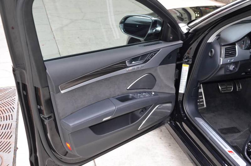 Audi S8 • 2013 • 15,000 km 21