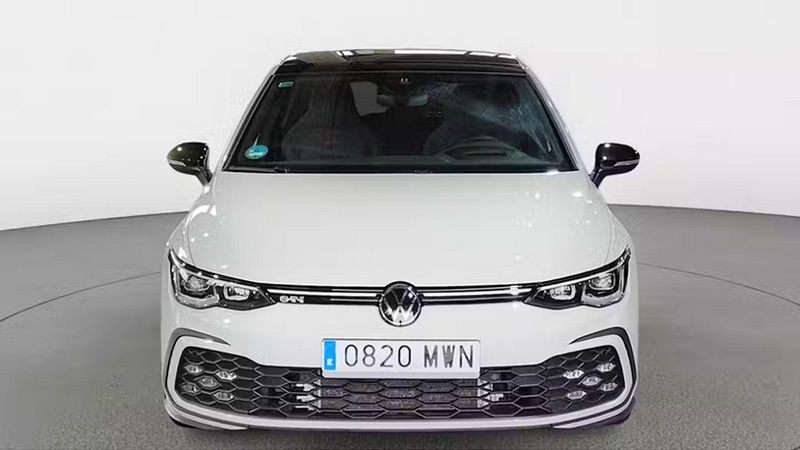 Volkswagen Golf • 2024 • 14,183 km 12
