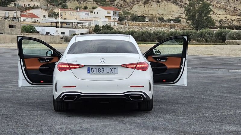 Mercedes-Benz C-Class • 2022 • 56,000 km 11