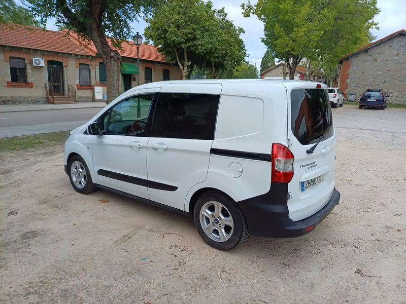 Ford Transit Courier • 2020 • 150,000 km 7
