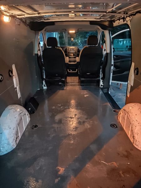 Mercedes-Benz Metris • 2016 • 198,000 km 9