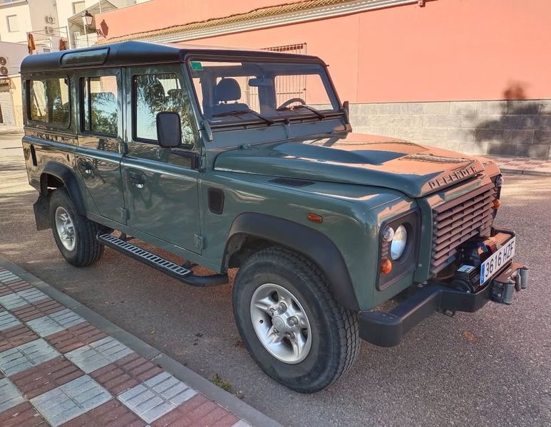 Land Rover Defender • 2015 • 258,000 km 3