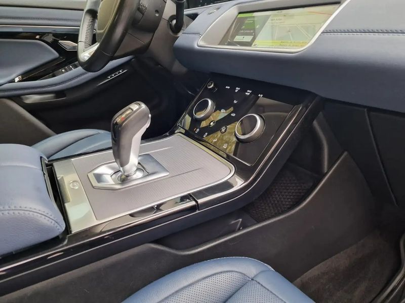 Land Rover Range Rover Evoque • 2019 • 122,000 km 9