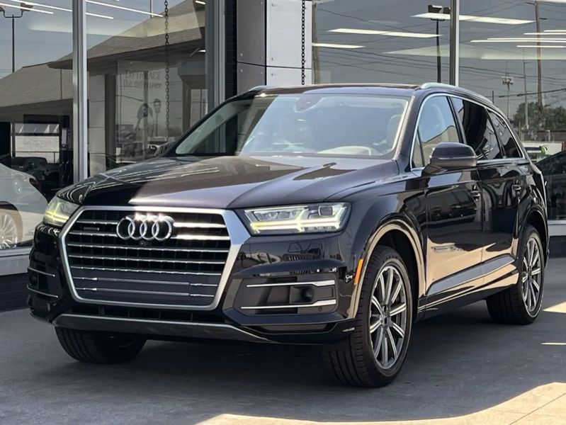 Audi Q7 • 2021 • 25,801 km 1