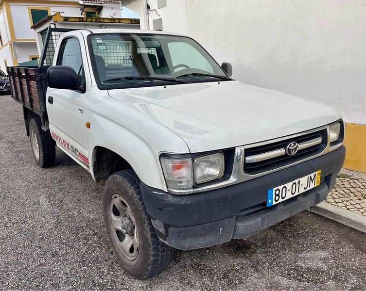 Toyota Hilux • 1998 • 350,000 km 4
