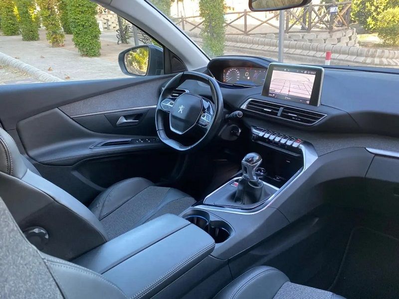 Peugeot 3008 • 2020 • 75,000 km 2