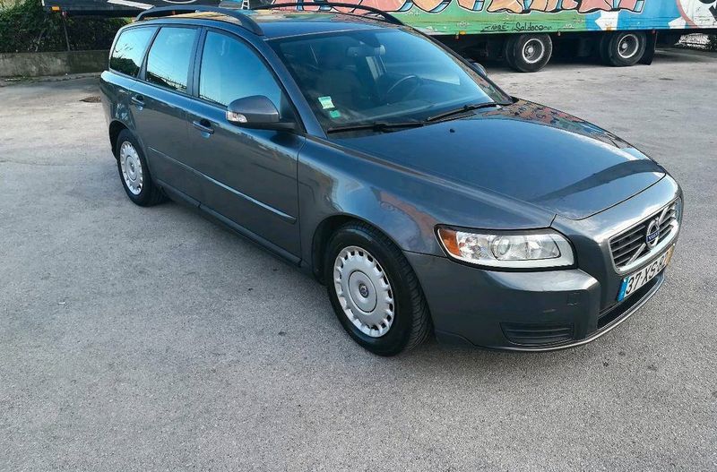 Volvo V50 • 2010 • 170,000 km 1
