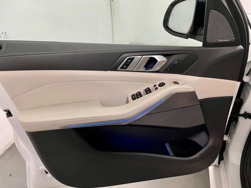 BMW X5 • 2021 • 73,000 km 6