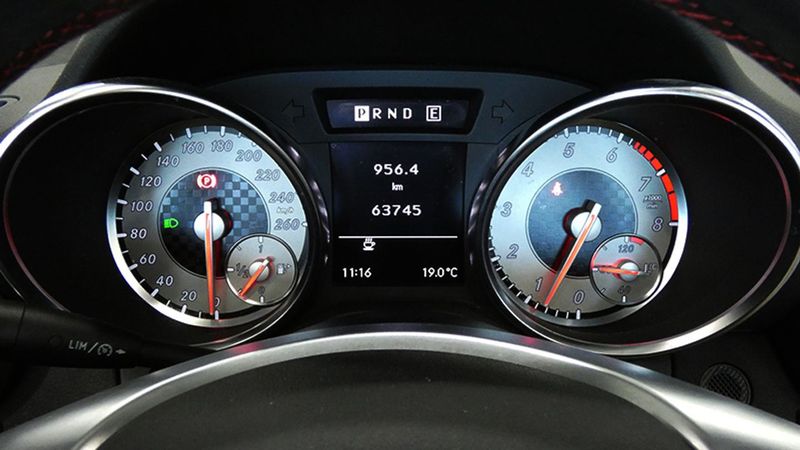 Mercedes-Benz SLK • 2012 • 63,745 km 3