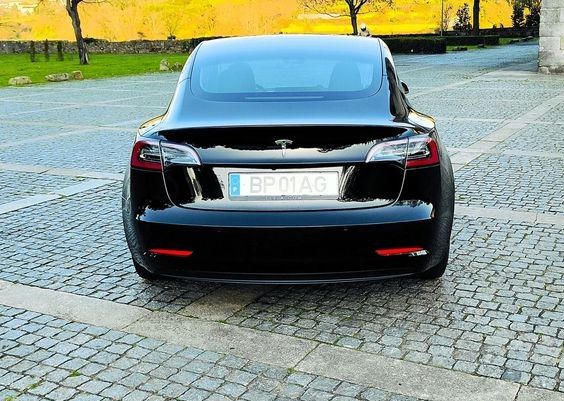 Tesla Model S • 2019 • 108,000 km 11