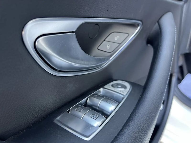 Mercedes-Benz E-Class • 2019 • 39,000 km 8