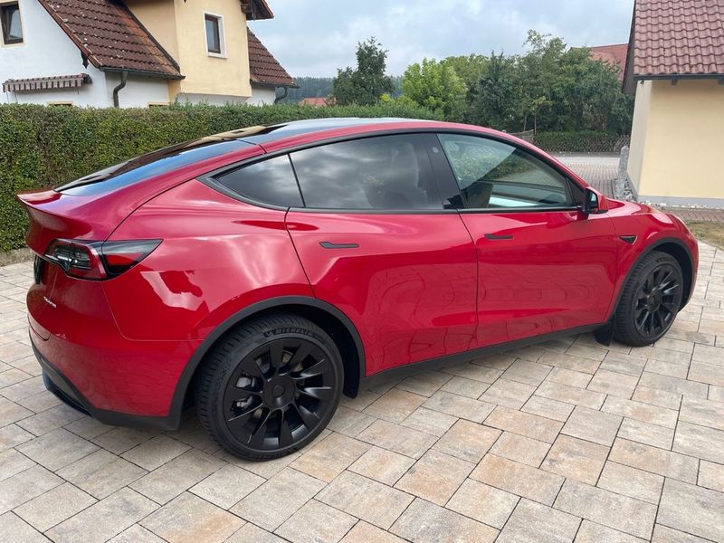 Tesla Model Y • 2022 • 18,000 km 2